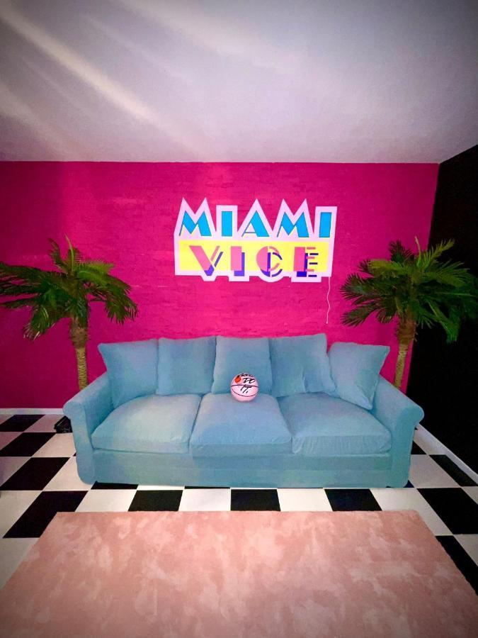 Capsule Miami Vice - Jacuzzi - Billard - Ecran Cinema & Netflix - Ping-Pong - Nintendo & Jeux- ليفين المظهر الخارجي الصورة