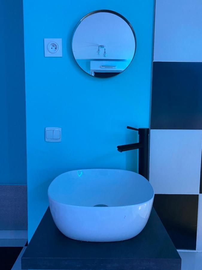 Capsule Miami Vice - Jacuzzi - Billard - Ecran Cinema & Netflix - Ping-Pong - Nintendo & Jeux- ليفين المظهر الخارجي الصورة