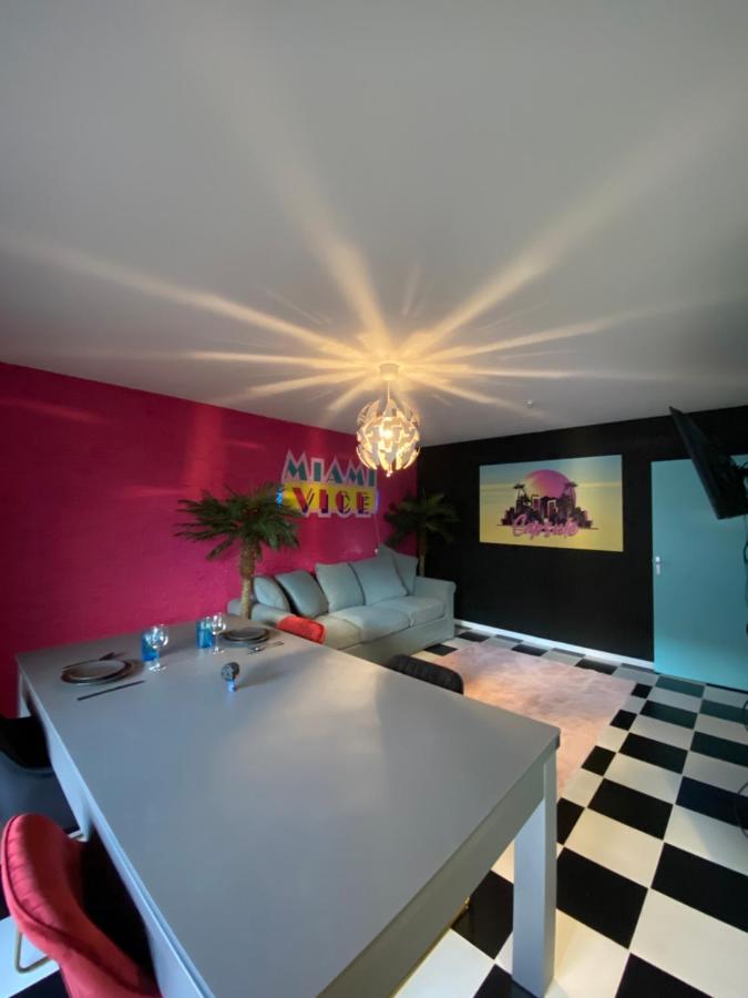 Capsule Miami Vice - Jacuzzi - Billard - Ecran Cinema & Netflix - Ping-Pong - Nintendo & Jeux- ليفين المظهر الخارجي الصورة