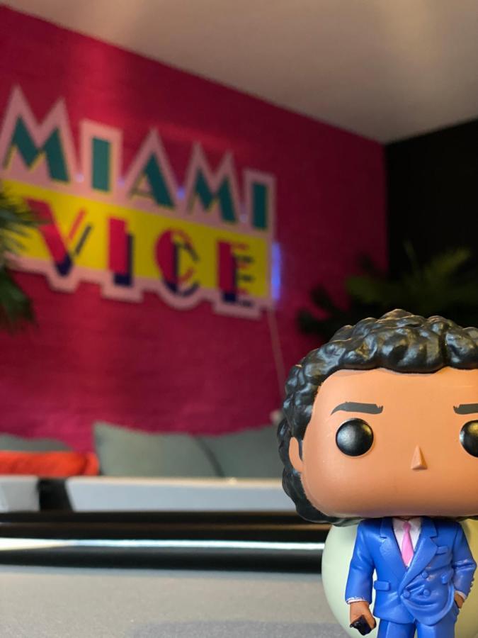 Capsule Miami Vice - Jacuzzi - Billard - Ecran Cinema & Netflix - Ping-Pong - Nintendo & Jeux- ليفين المظهر الخارجي الصورة