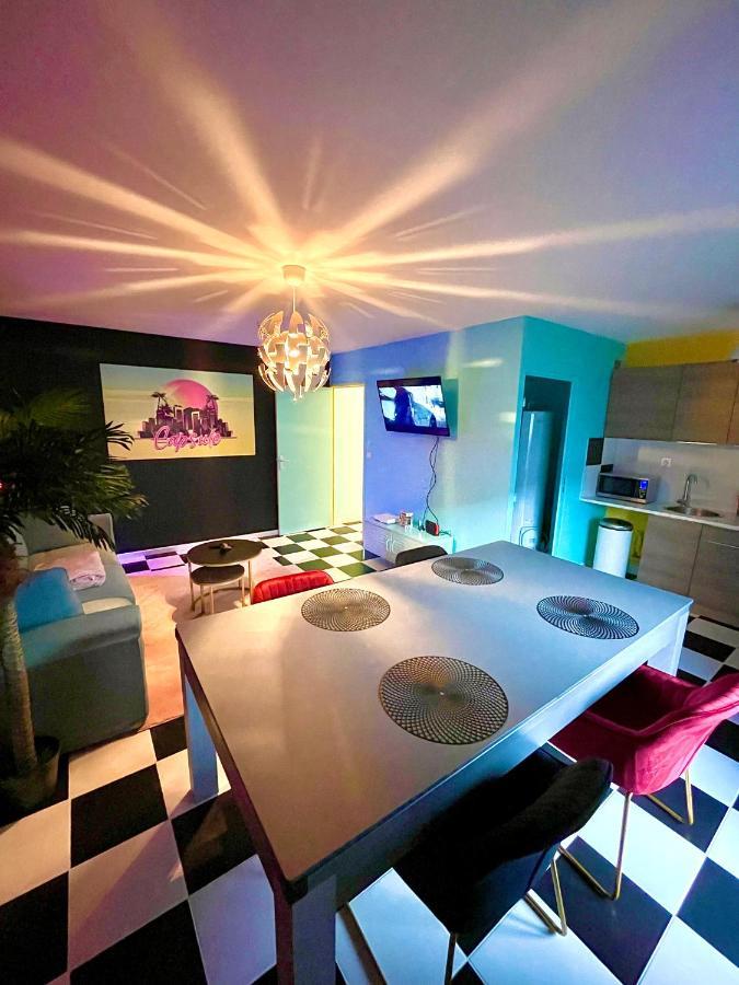 Capsule Miami Vice - Jacuzzi - Billard - Ecran Cinema & Netflix - Ping-Pong - Nintendo & Jeux- ليفين المظهر الخارجي الصورة