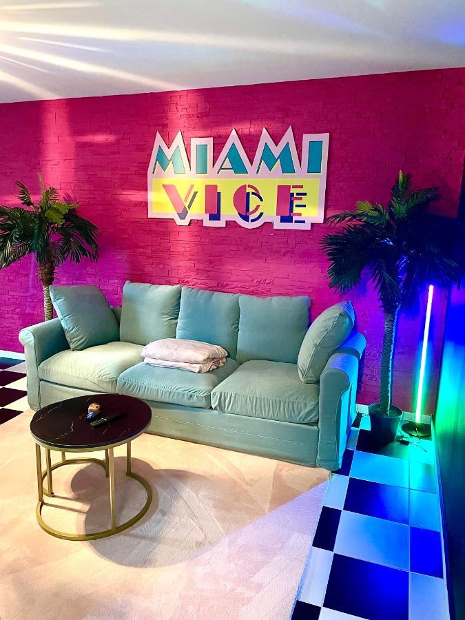 Capsule Miami Vice - Jacuzzi - Billard - Ecran Cinema & Netflix - Ping-Pong - Nintendo & Jeux- ليفين المظهر الخارجي الصورة