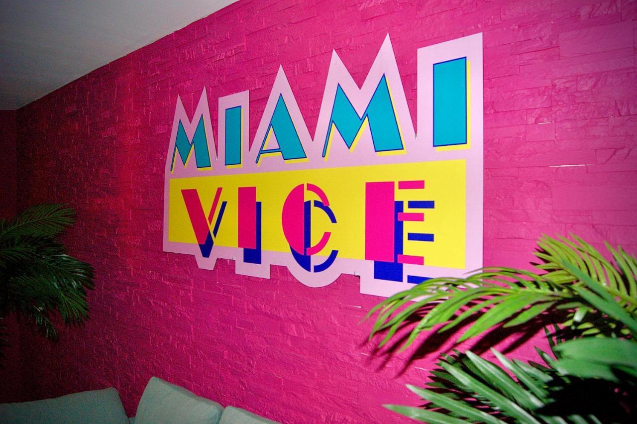 Capsule Miami Vice - Jacuzzi - Billard - Ecran Cinema & Netflix - Ping-Pong - Nintendo & Jeux- ليفين المظهر الخارجي الصورة