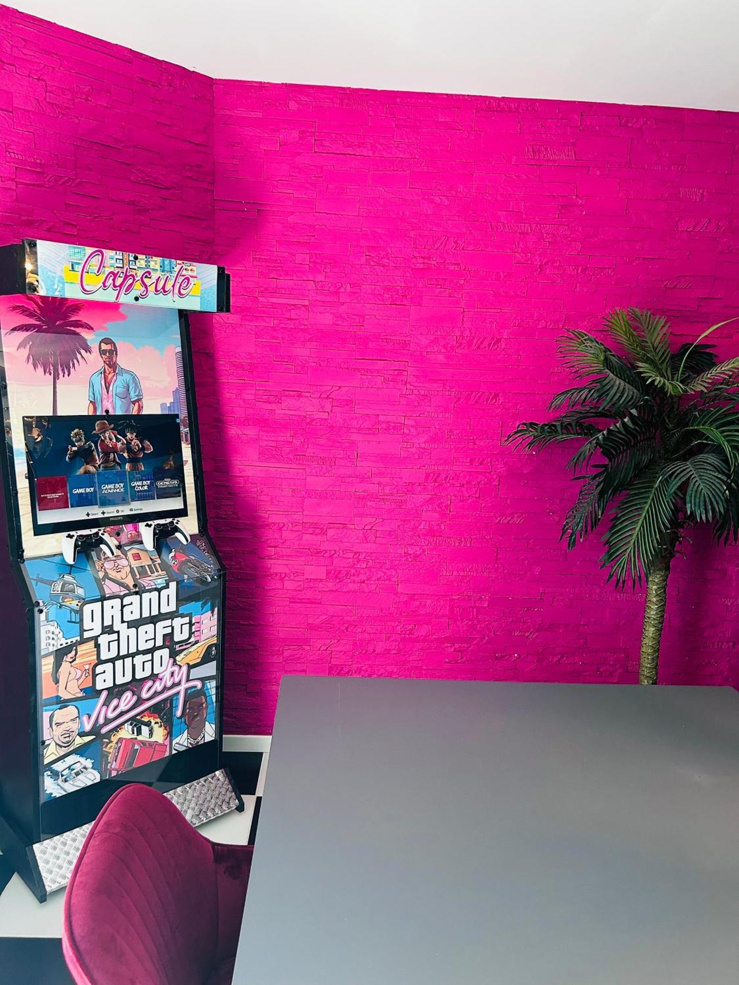 Capsule Miami Vice - Jacuzzi - Billard - Ecran Cinema & Netflix - Ping-Pong - Nintendo & Jeux- ليفين المظهر الخارجي الصورة