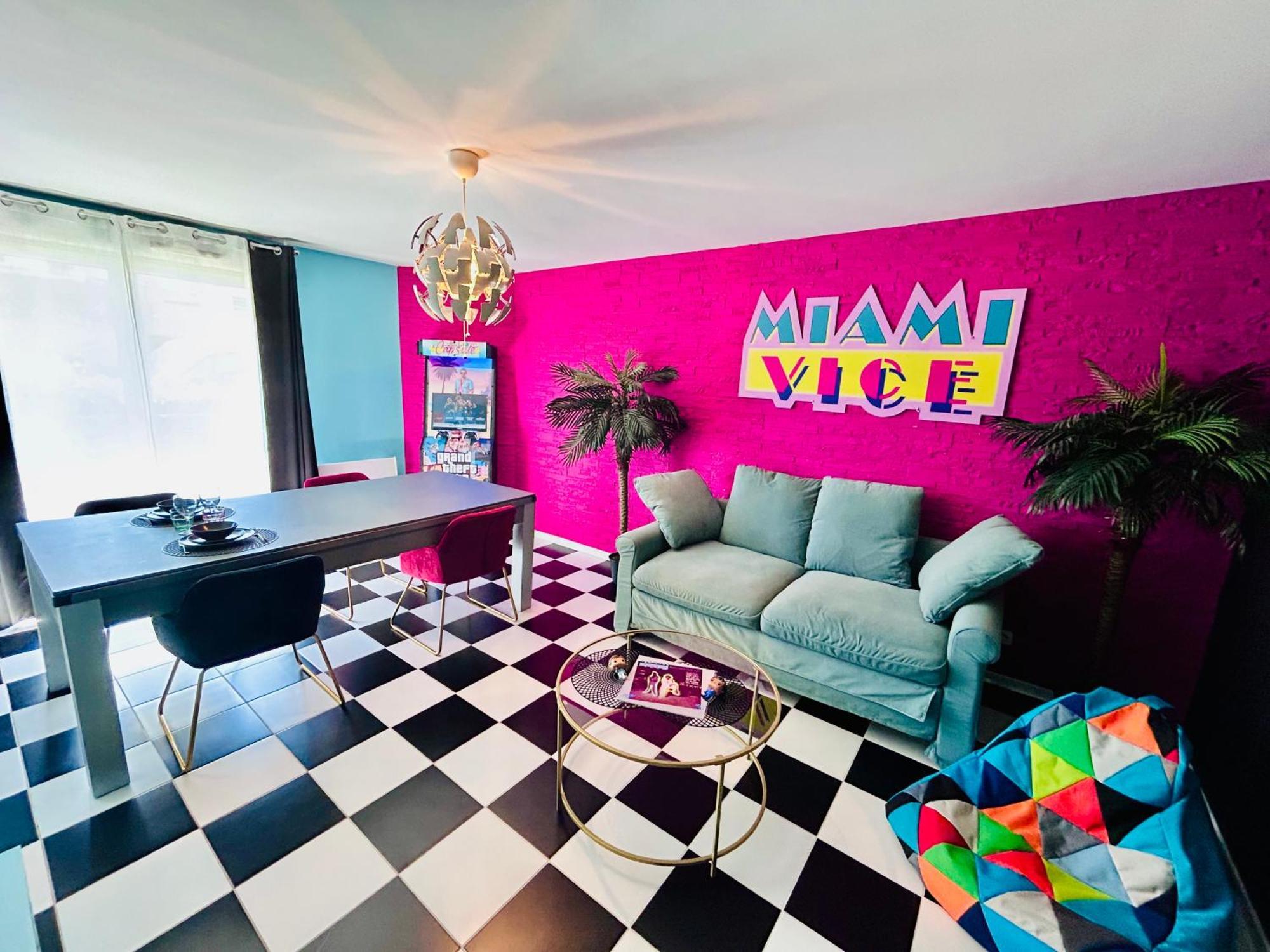 Capsule Miami Vice - Jacuzzi - Billard - Ecran Cinema & Netflix - Ping-Pong - Nintendo & Jeux- ليفين المظهر الخارجي الصورة