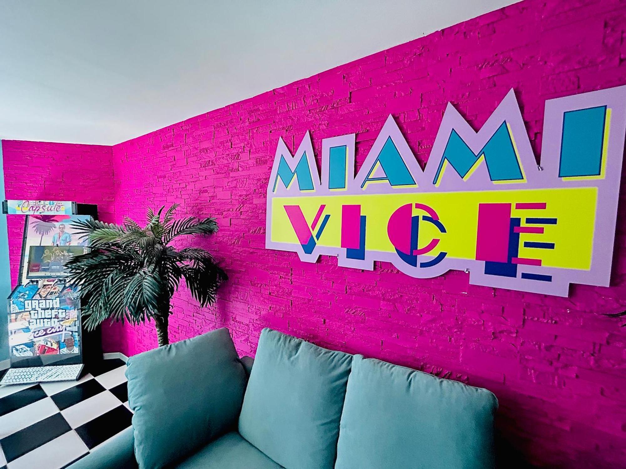 Capsule Miami Vice - Jacuzzi - Billard - Ecran Cinema & Netflix - Ping-Pong - Nintendo & Jeux- ليفين المظهر الخارجي الصورة