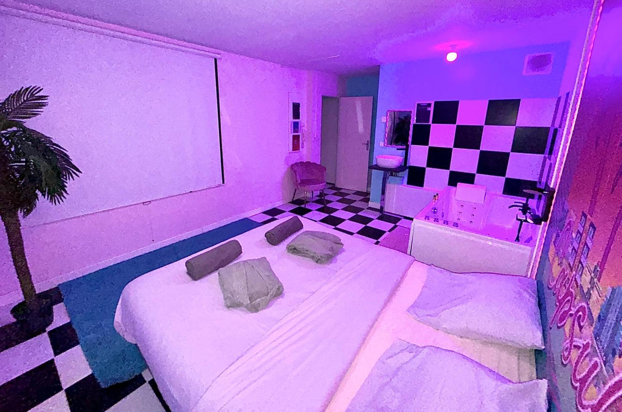 Capsule Miami Vice - Jacuzzi - Billard - Ecran Cinema & Netflix - Ping-Pong - Nintendo & Jeux- ليفين المظهر الخارجي الصورة
