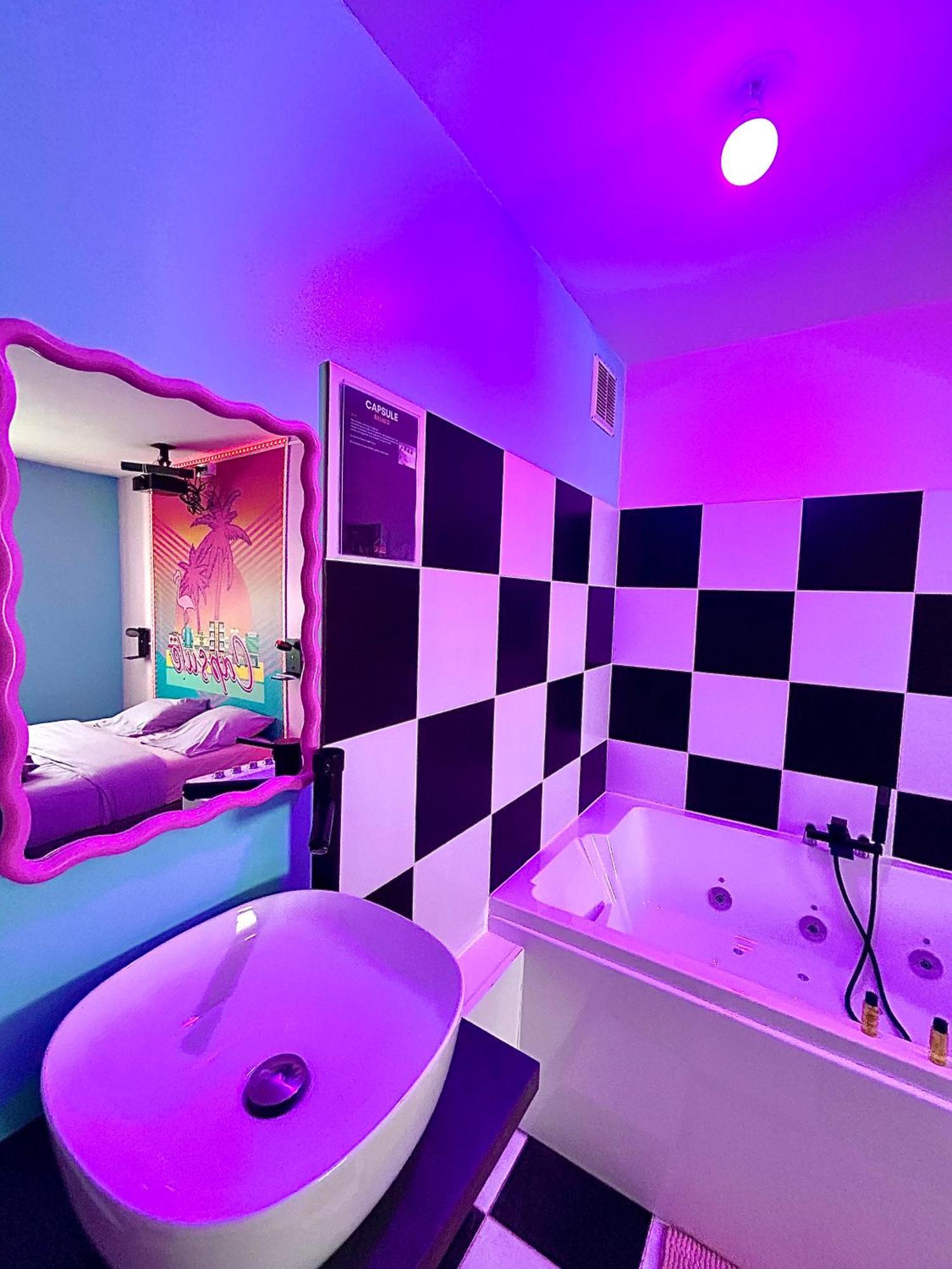 Capsule Miami Vice - Jacuzzi - Billard - Ecran Cinema & Netflix - Ping-Pong - Nintendo & Jeux- ليفين المظهر الخارجي الصورة