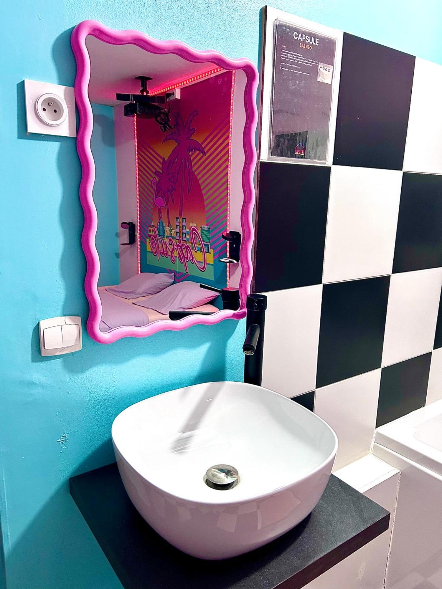 Capsule Miami Vice - Jacuzzi - Billard - Ecran Cinema & Netflix - Ping-Pong - Nintendo & Jeux- ليفين المظهر الخارجي الصورة